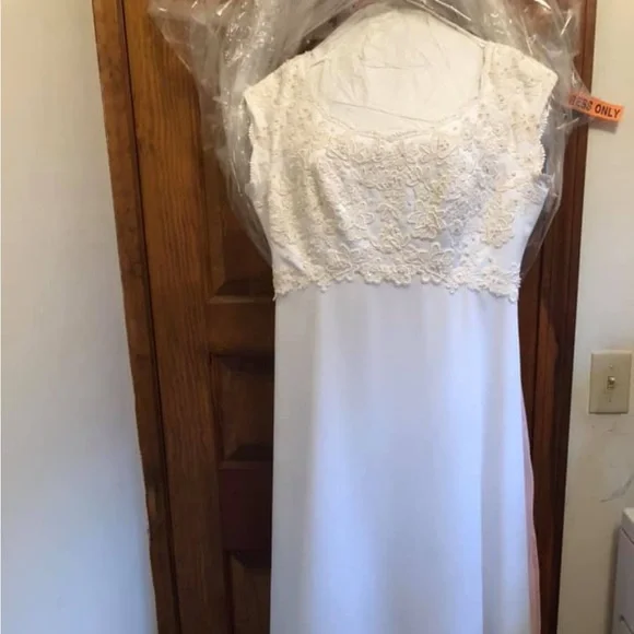 David’s Bridals Wedding Dress… size 16 altered to size 14